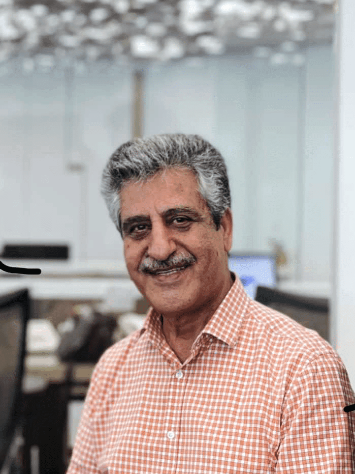 Mostafa Shafiee Shakib in Pardisan Tour and Travel office